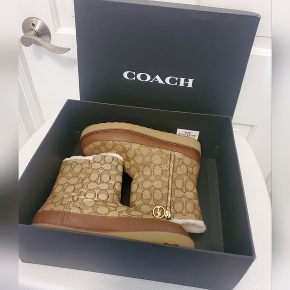 NIB Coach Brown Jacquard Winter Fur Lined Boots Size 9.5, Retail $278.00 - Picture 15 of 15
